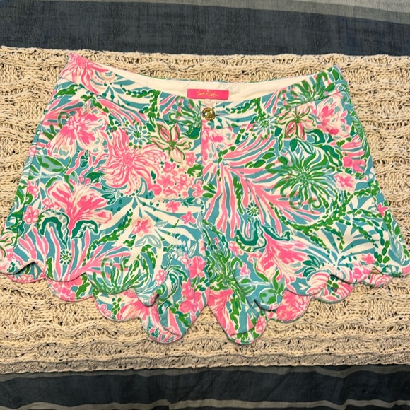 Lilly Pulitzer Scallop Buttercup Knit Shorts - Picture 2 of 5